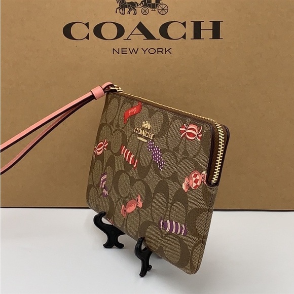 COACH NWT Large Corner Zip Wristlet In Signature Canvas With Candy Print - Picture 4 of 11